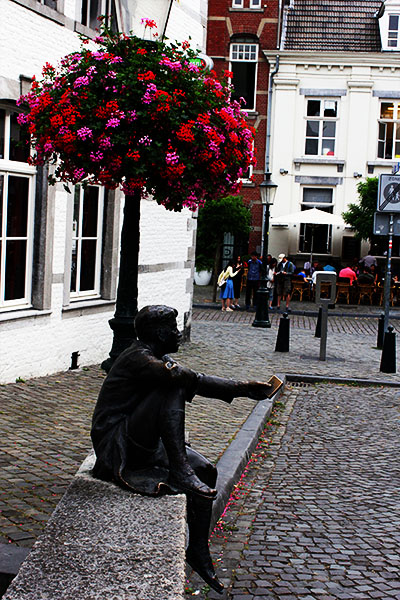 Statue in central Maastricht