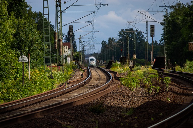 DBahn train approaching