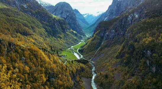 Norwegian canyon in autumn
