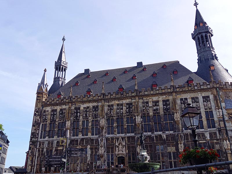 Aachen main square