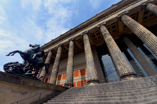 The Altes museum in Berlin seen from a warped perspective.