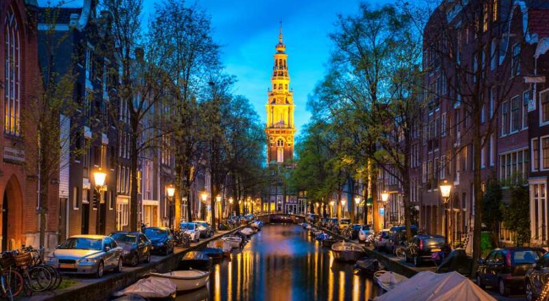 Canal in Amsterdam at night.